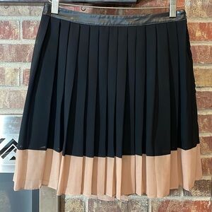 W118 Color Block Pleated Skirt With Leather Trim